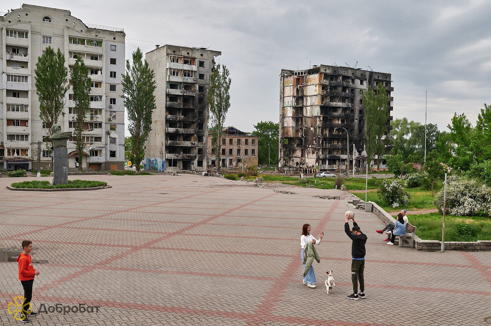 Співак та шоумен Коля Сєрга виступив для волонтерів будівельного батальйону «Добробат»