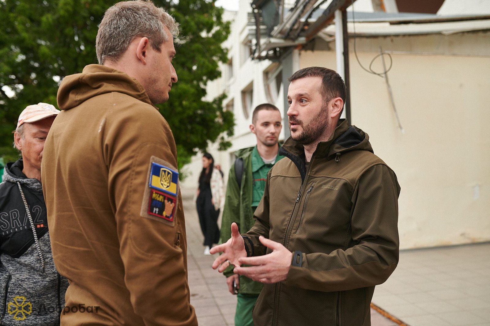 Співак та шоумен Коля Сєрга виступив для волонтерів будівельного батальйону «Добробат»