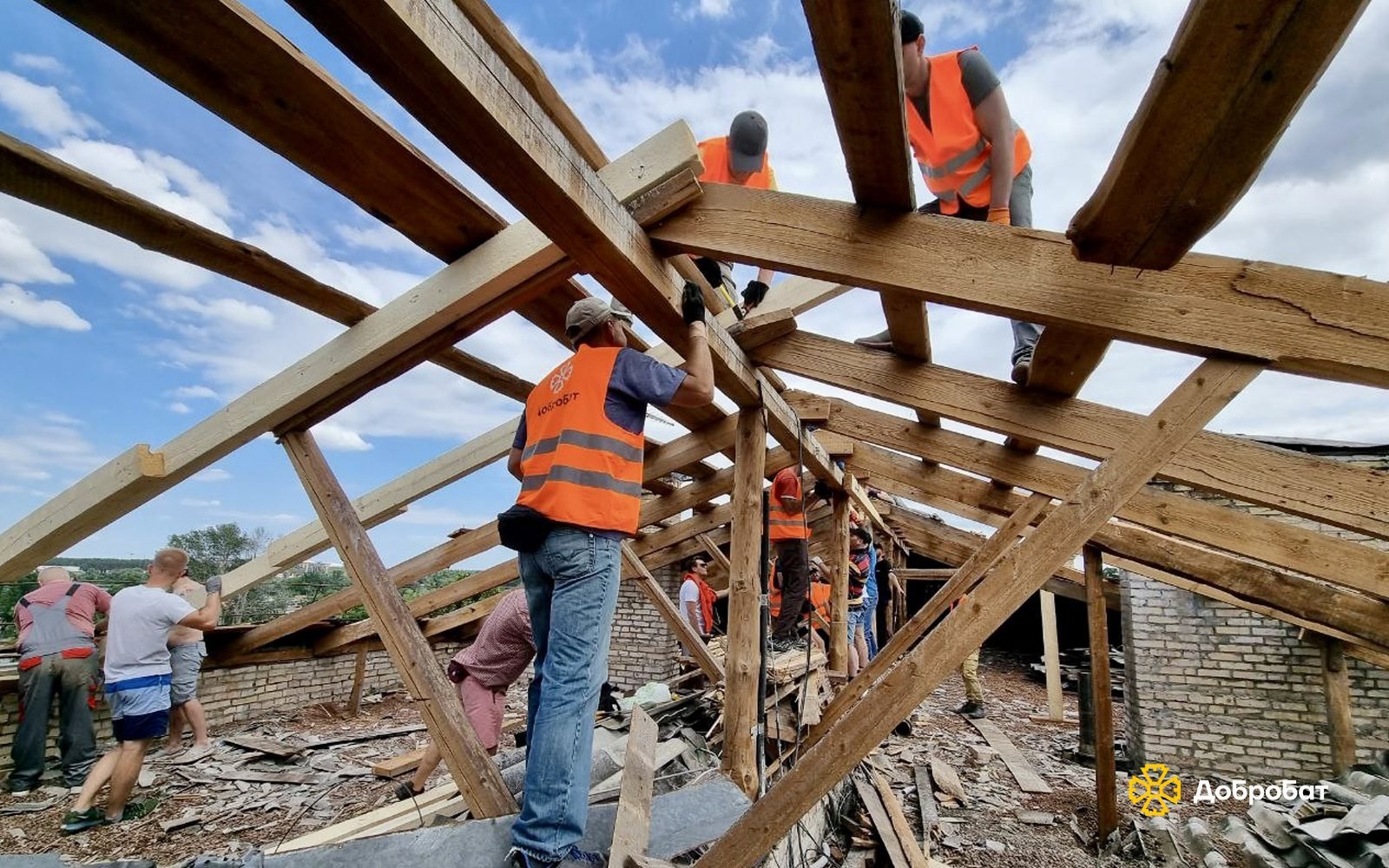 «Добробат» розпочав роботи на Харківщині та долучився до відновлення Ірпеня