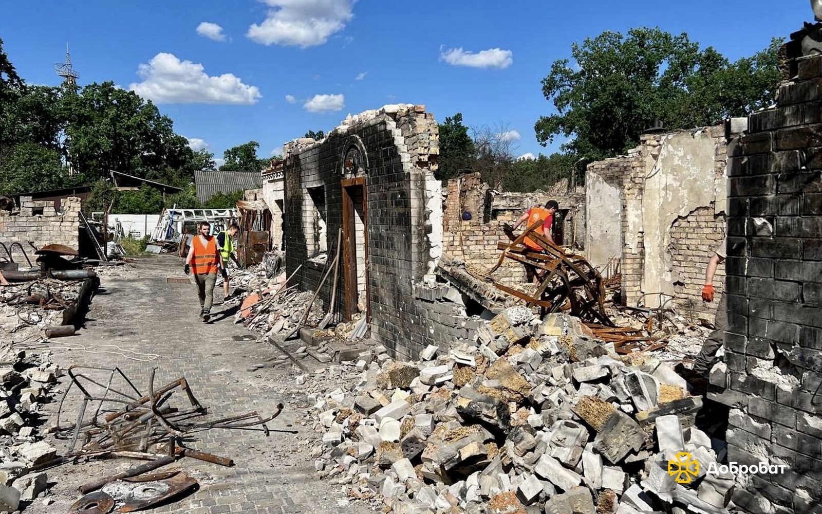 «Добробат» розпочав роботи на Харківщині та долучився до відновлення Ірпеня