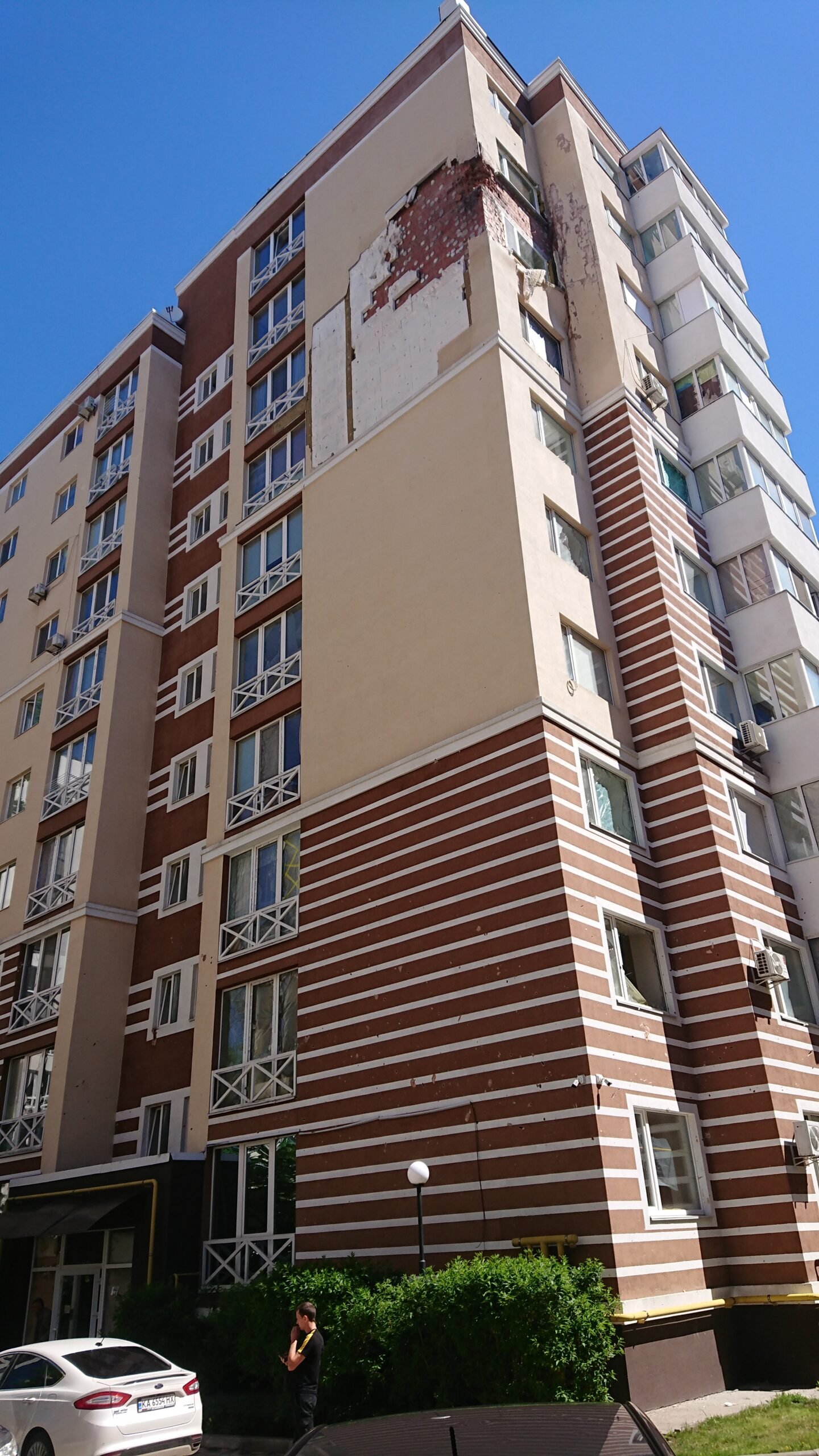 Пошкоджено житловий комплекс в м. Ірпінь