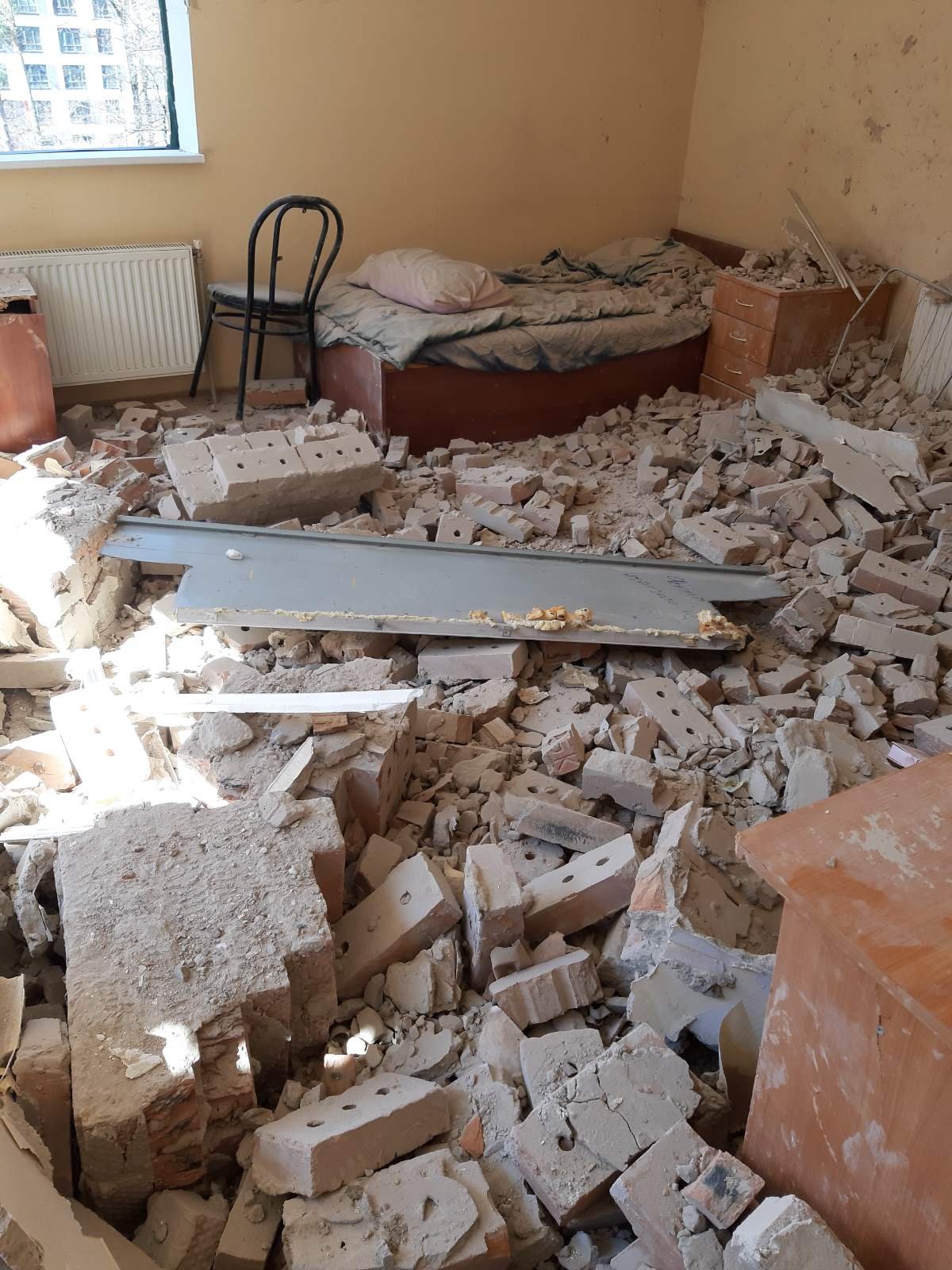 Пошкоджено житловий комплекс