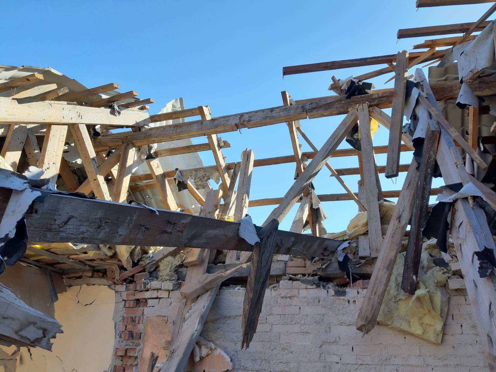 Пошкоджено житловий комплекс