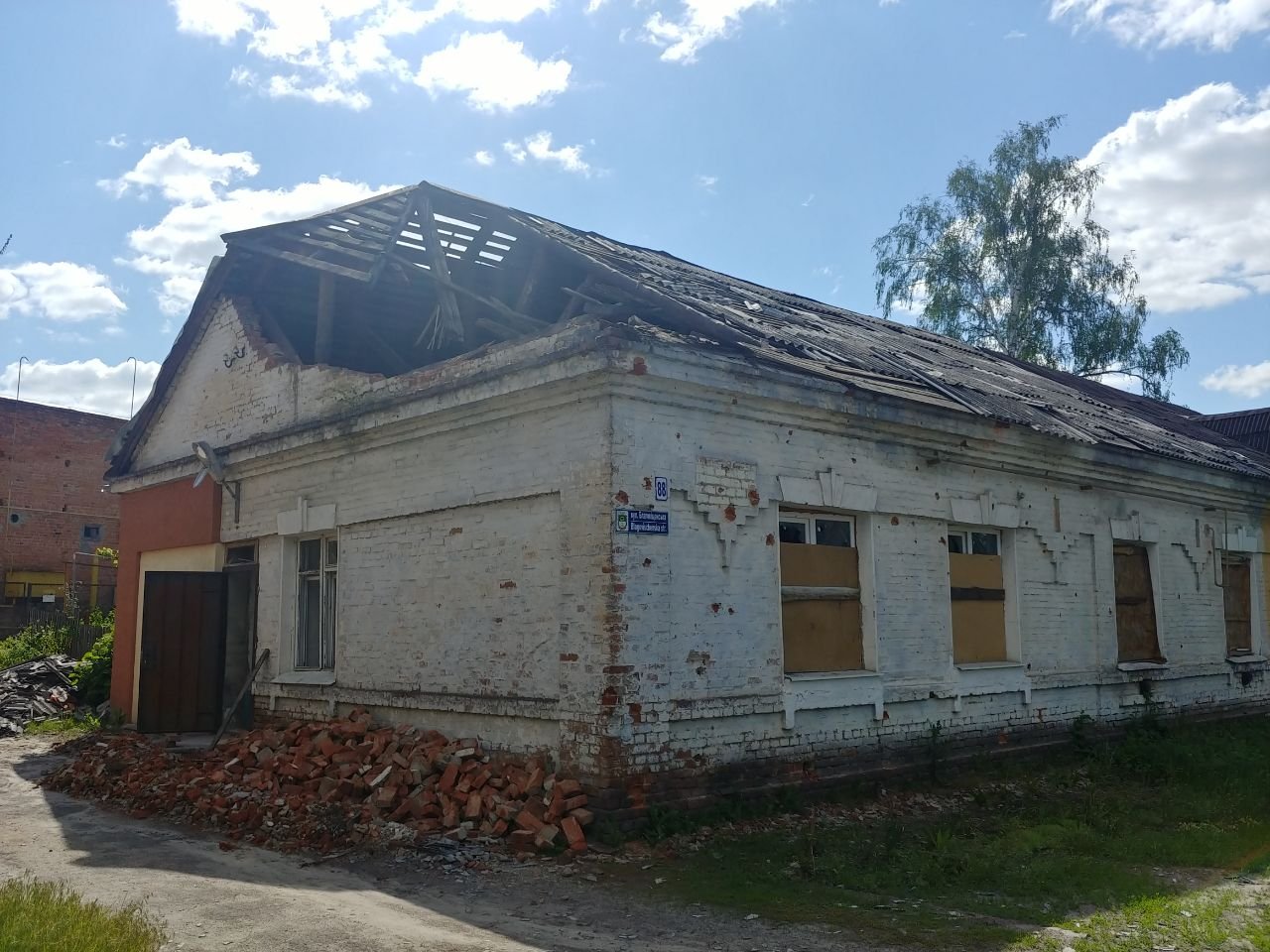 Пошкоджено будинок м. Тростянець, вул. Благовіщенська, 88