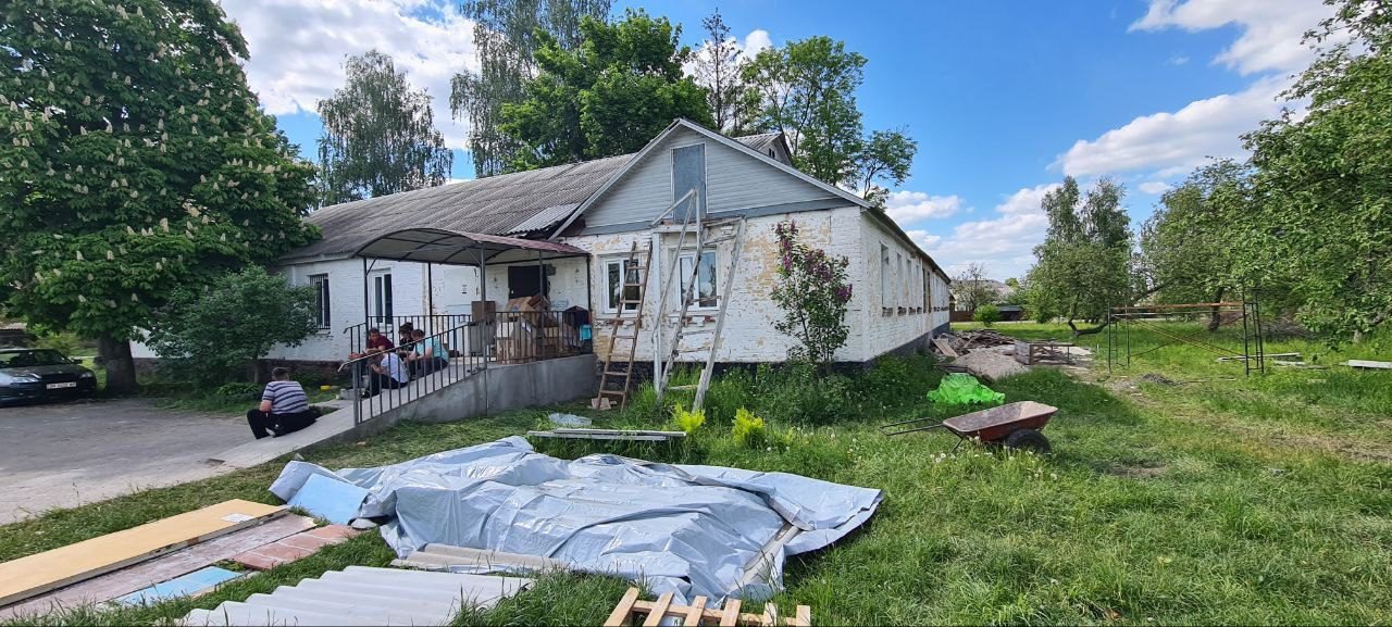 Пошкоджена будівля с. Загальці