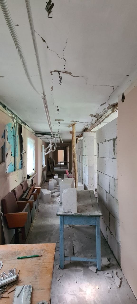 Пошкоджена будівля с. Загальці