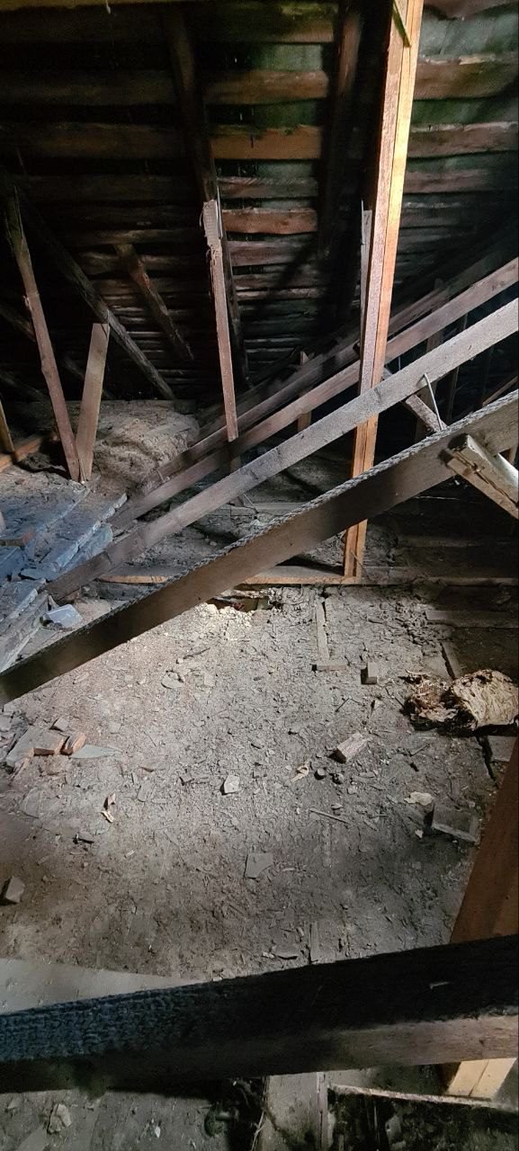 Пошкоджена будівля с. Загальці