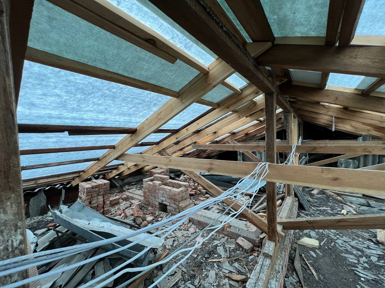 Пошкоджено 5-ти поверховий, багатоквартирний будинок