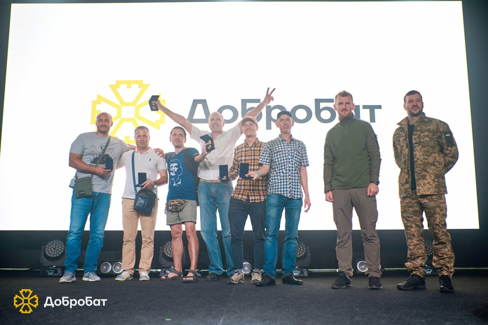 «Добробат» вручив нагрудні “Знаки Пошани” проактивним волонтерам та подяки партнерам