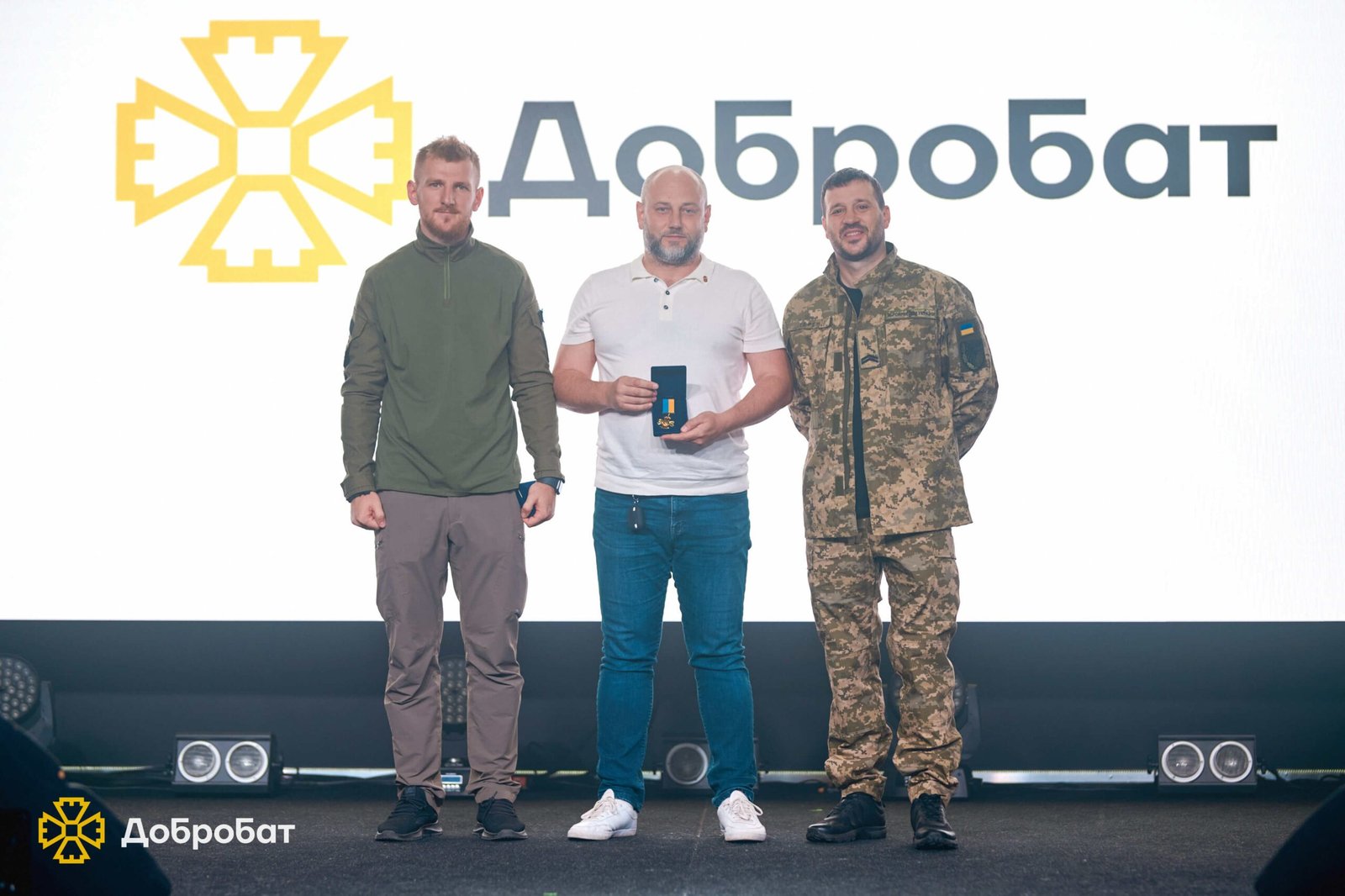 «Добробат» вручив нагрудні “Знаки Пошани” проактивним волонтерам та подяки партнерам