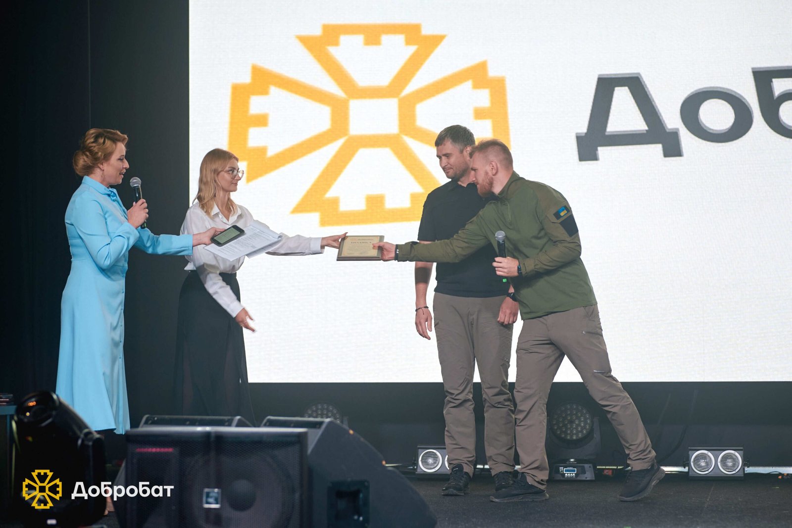 «Добробат» вручив нагрудні “Знаки Пошани” проактивним волонтерам та подяки партнерам