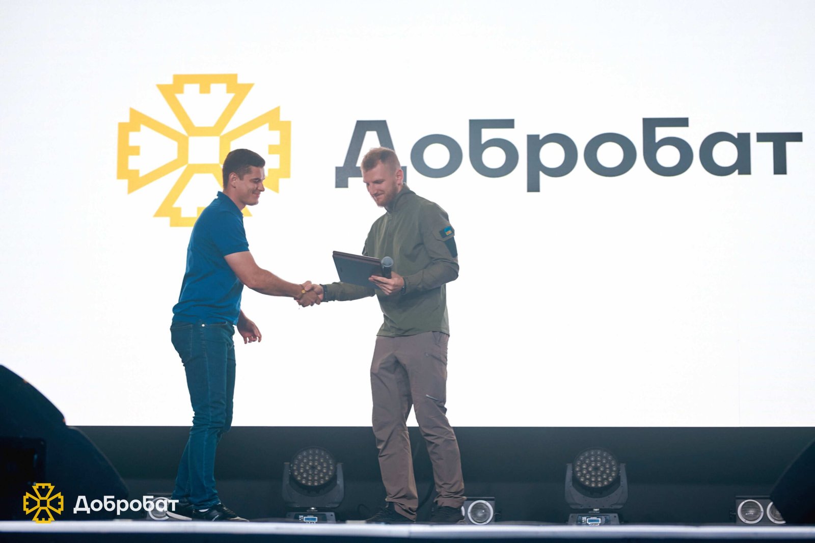 «Добробат» вручив нагрудні “Знаки Пошани” проактивним волонтерам та подяки партнерам