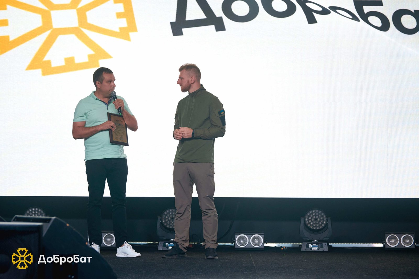 «Добробат» вручив нагрудні “Знаки Пошани” проактивним волонтерам та подяки партнерам