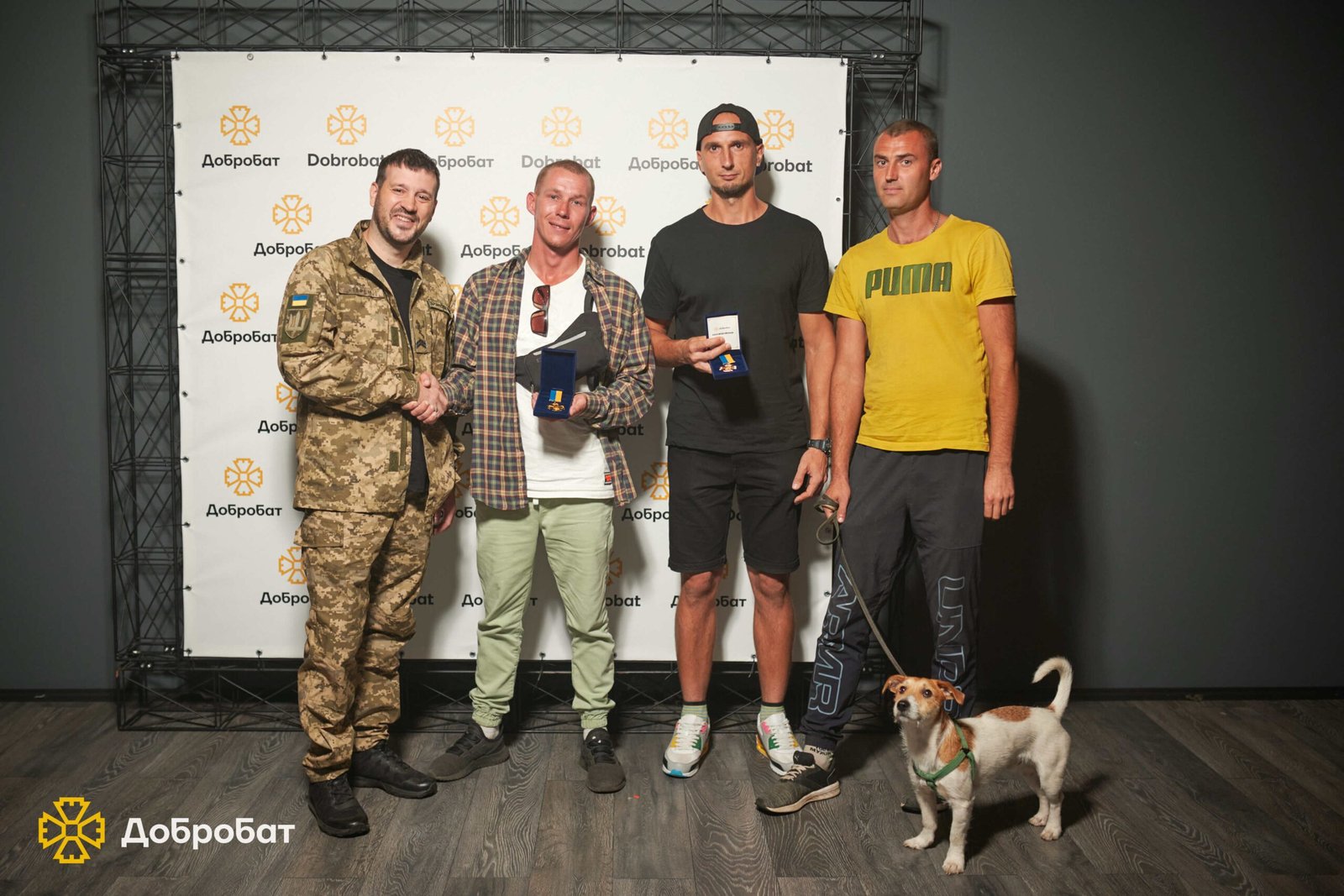 «Добробат» вручив нагрудні “Знаки Пошани” проактивним волонтерам та подяки партнерам