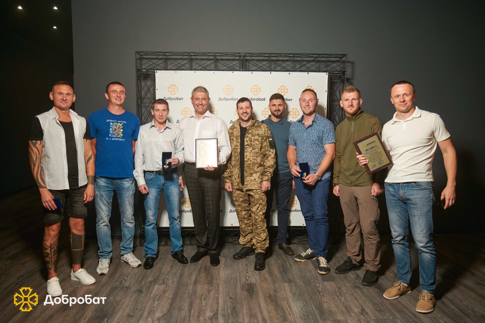 «Добробат» вручив нагрудні “Знаки Пошани” проактивним волонтерам та подяки партнерам