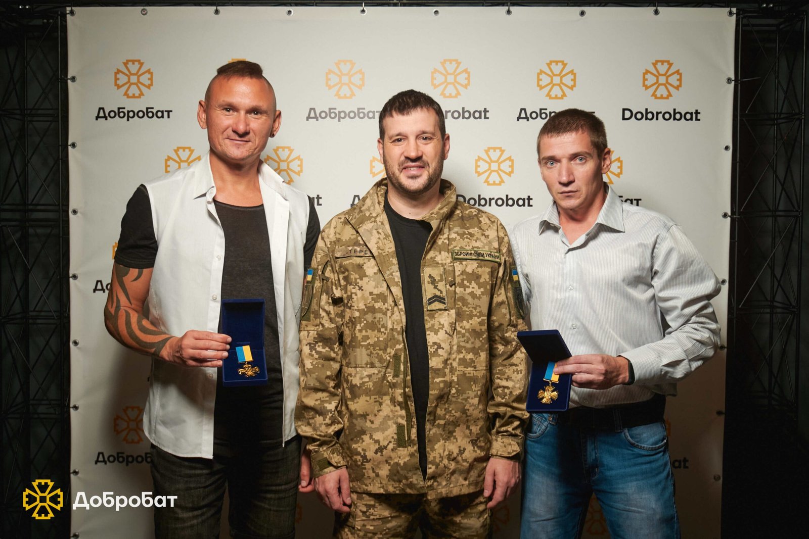 «Добробат» вручив нагрудні “Знаки Пошани” проактивним волонтерам та подяки партнерам