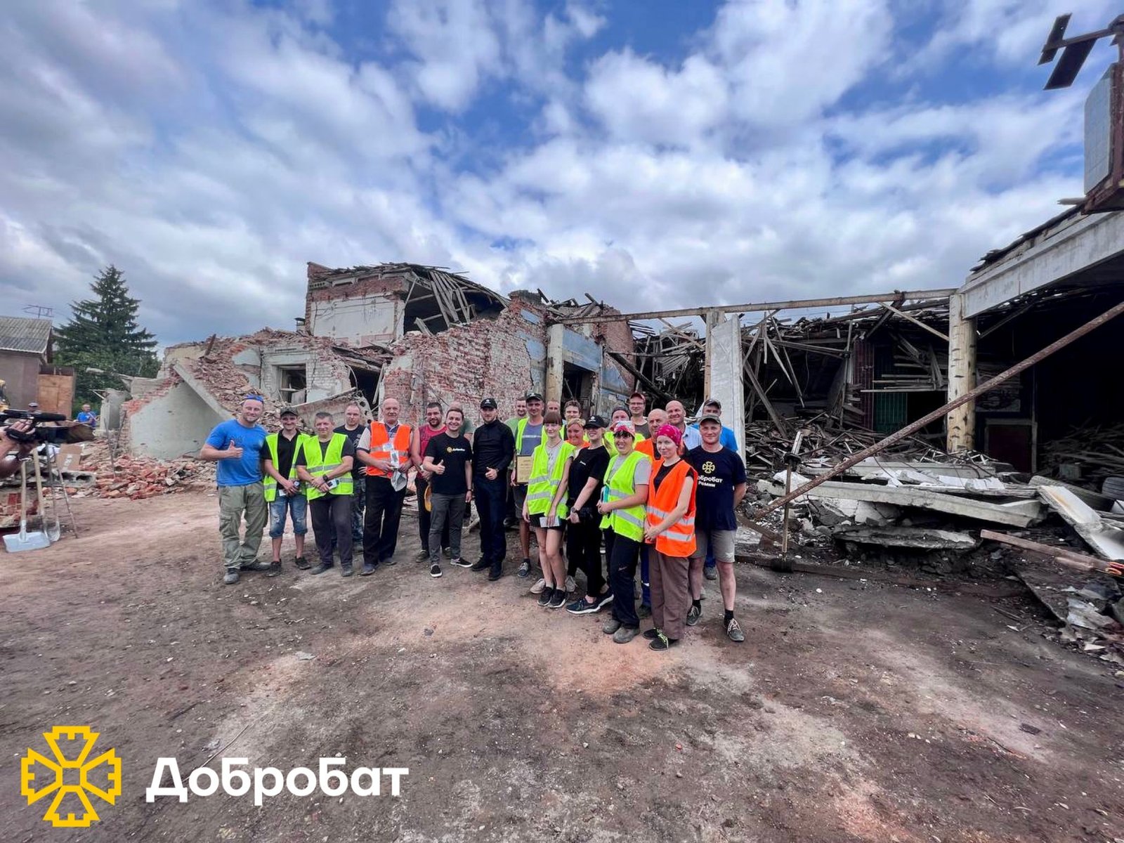 «Добробат» за підтримки партнерів, продовжує нагальне відновлення пошкодженого житла українців.