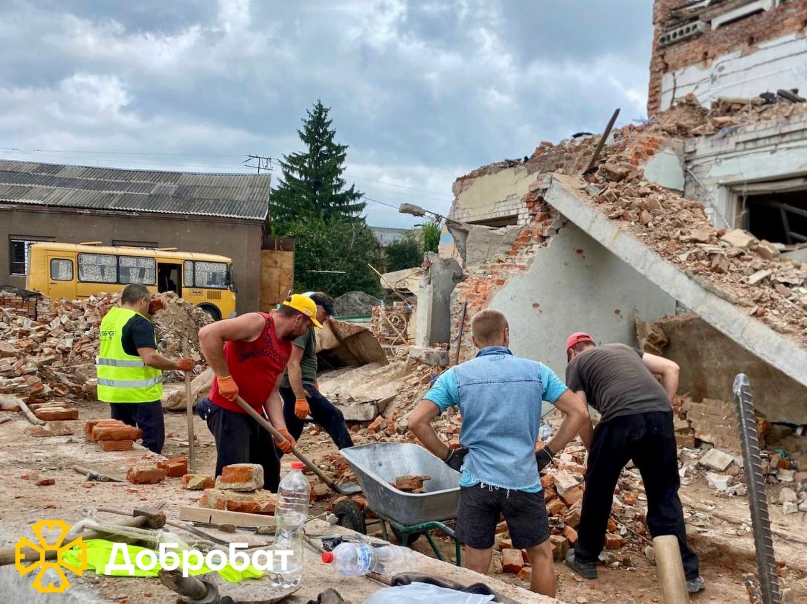 «Добробат» за підтримки партнерів, продовжує нагальне відновлення пошкодженого житла українців.