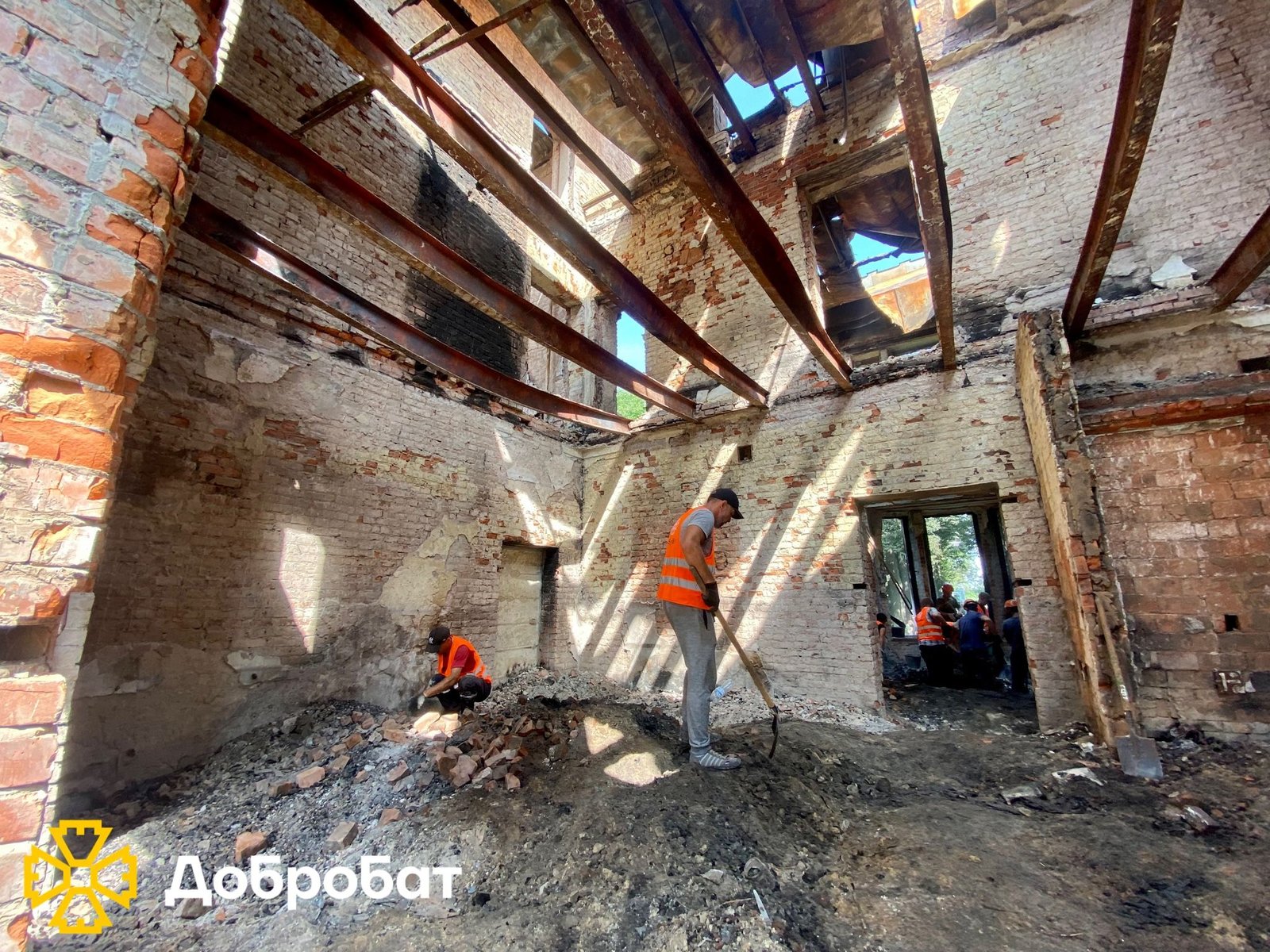 «Добробат» за підтримки партнерів, продовжує нагальне відновлення пошкодженого житла українців.