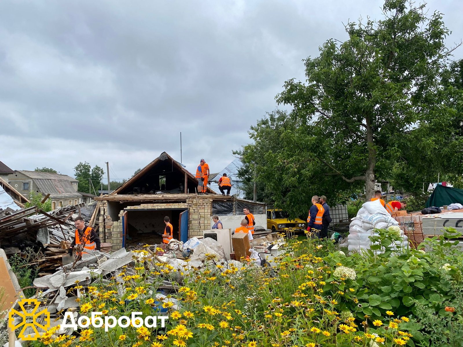 «Добробат» за підтримки партнерів, продовжує нагальне відновлення пошкодженого житла українців.