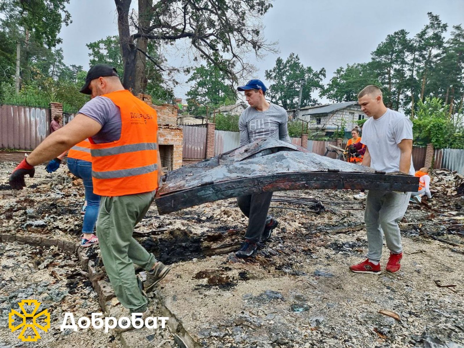 «Добробат» за підтримки партнерів, продовжує нагальне відновлення пошкодженого житла українців.