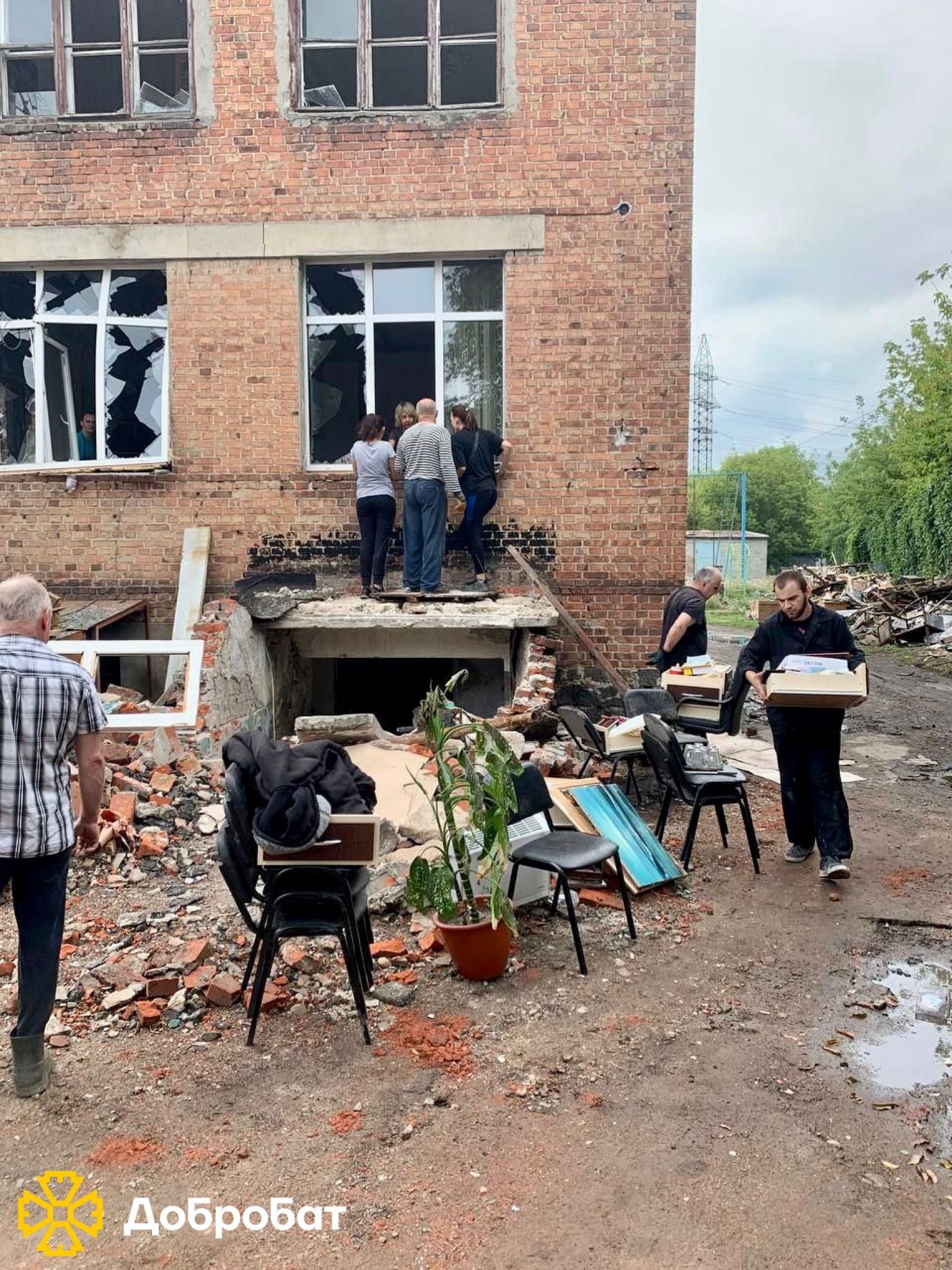 «Добробат» за підтримки партнерів, продовжує нагальне відновлення пошкодженого житла українців.