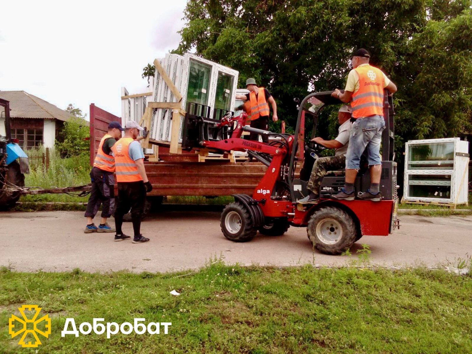 «Добробат» за підтримки партнерів, продовжує нагальне відновлення пошкодженого житла українців.