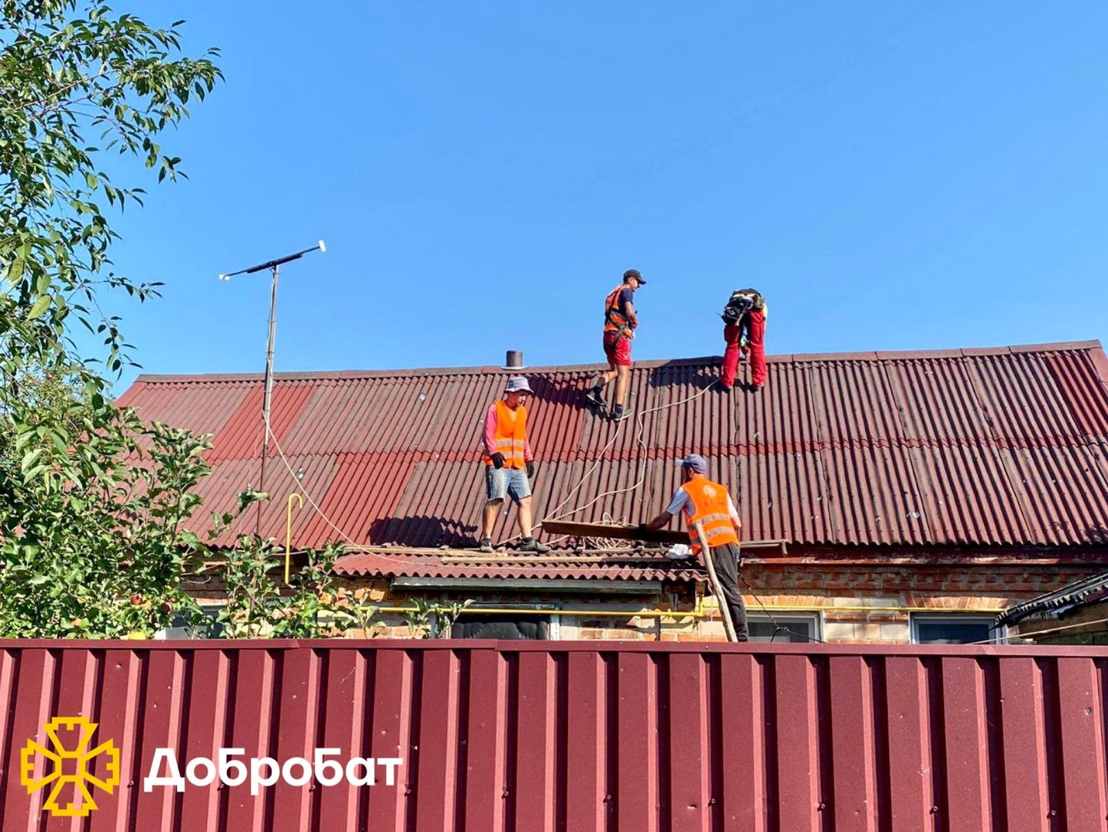 Єднаємося та відбудовуємо країну великою родиною «Добробату»: понад 450 волонтерів долучилися до нагального відновлення минулого тижня