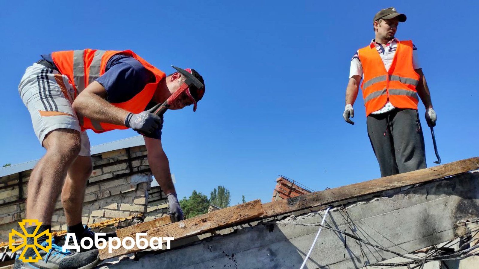 Єднаємося та відбудовуємо країну великою родиною «Добробату»: понад 450 волонтерів долучилися до нагального відновлення минулого тижня