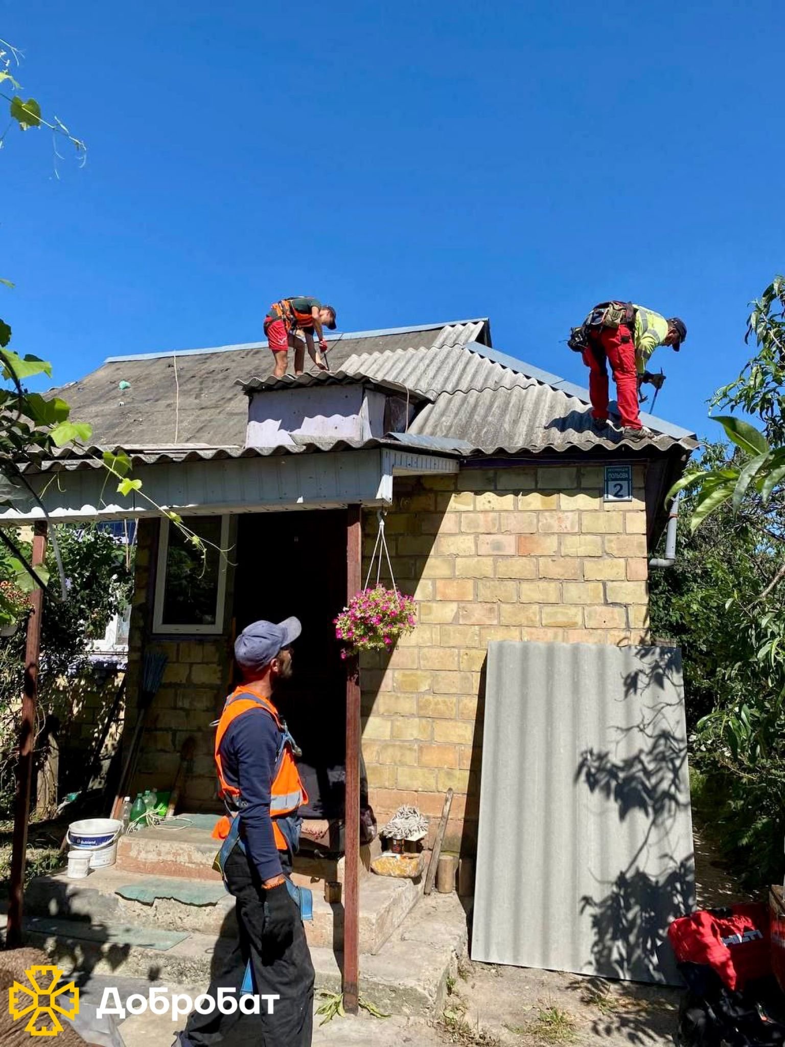 Єднаємося та відбудовуємо країну великою родиною «Добробату»: понад 450 волонтерів долучилися до нагального відновлення минулого тижня