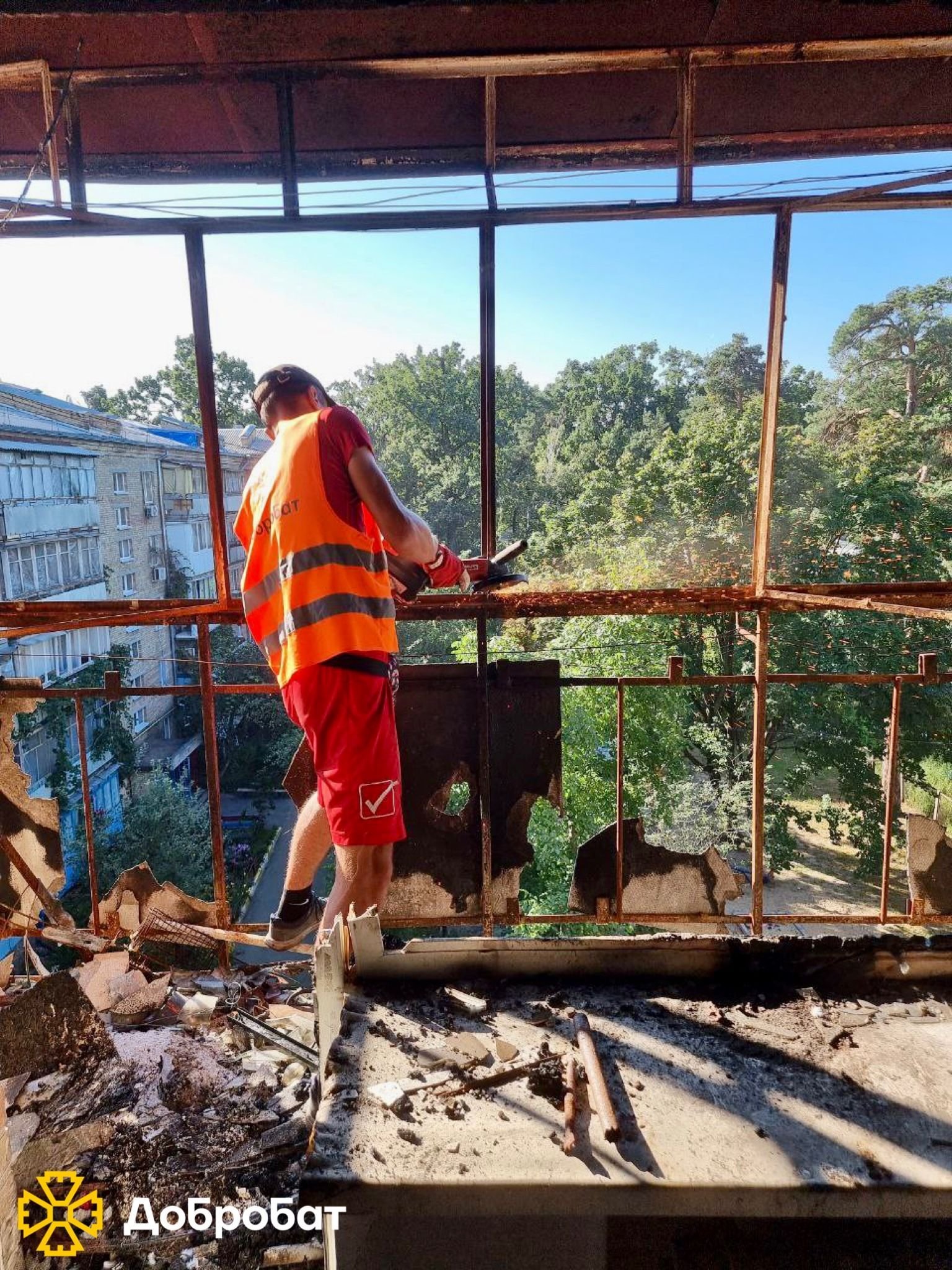 Єднаємося та відбудовуємо країну великою родиною «Добробату»: понад 450 волонтерів долучилися до нагального відновлення минулого тижня