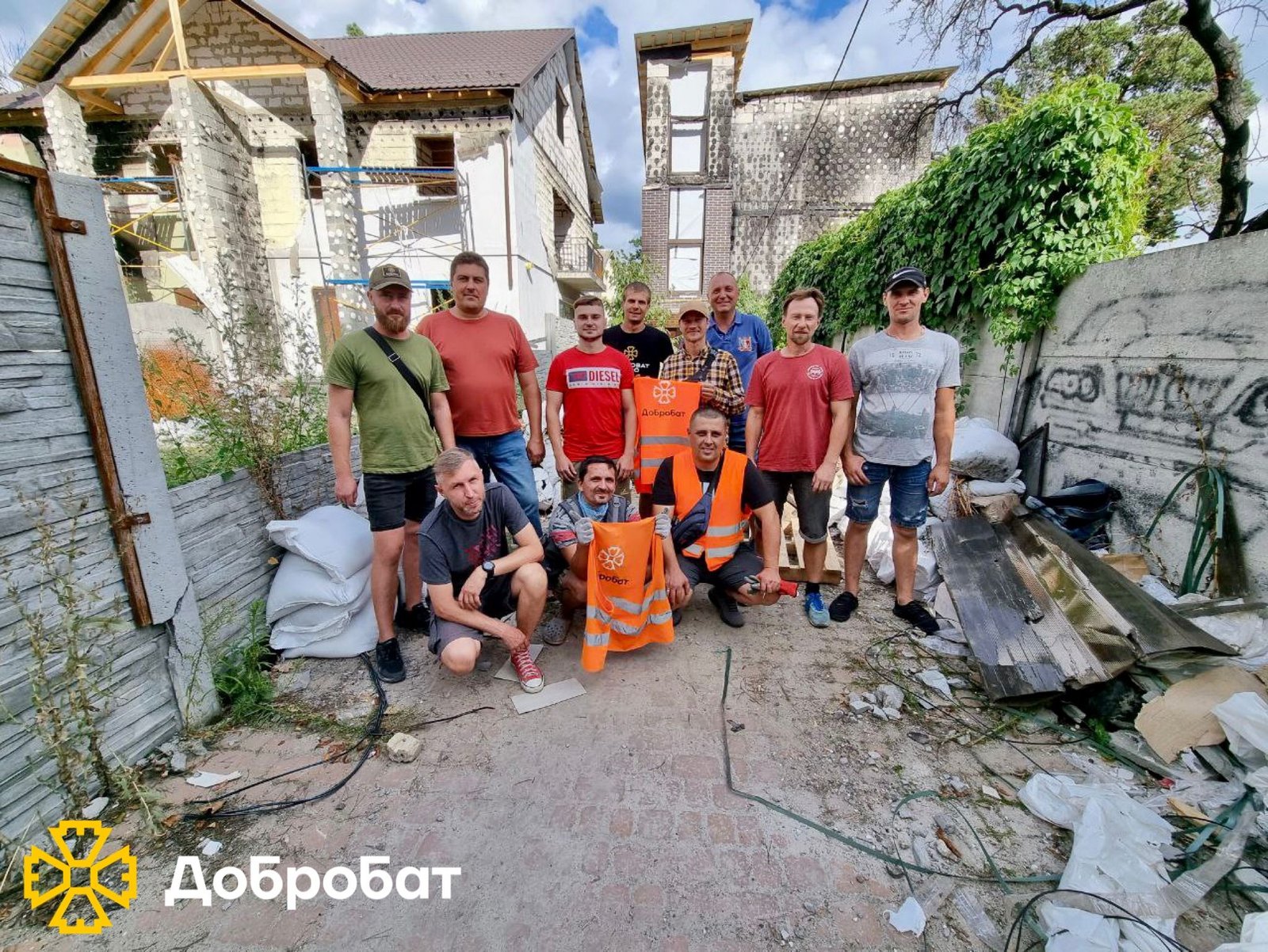 Єднаємося та відбудовуємо країну великою родиною «Добробату»: понад 450 волонтерів долучилися до нагального відновлення минулого тижня