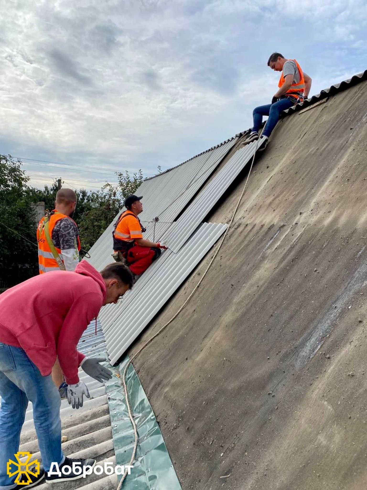 Єднаємося та відбудовуємо країну великою родиною «Добробату»: понад 450 волонтерів долучилися до нагального відновлення минулого тижня