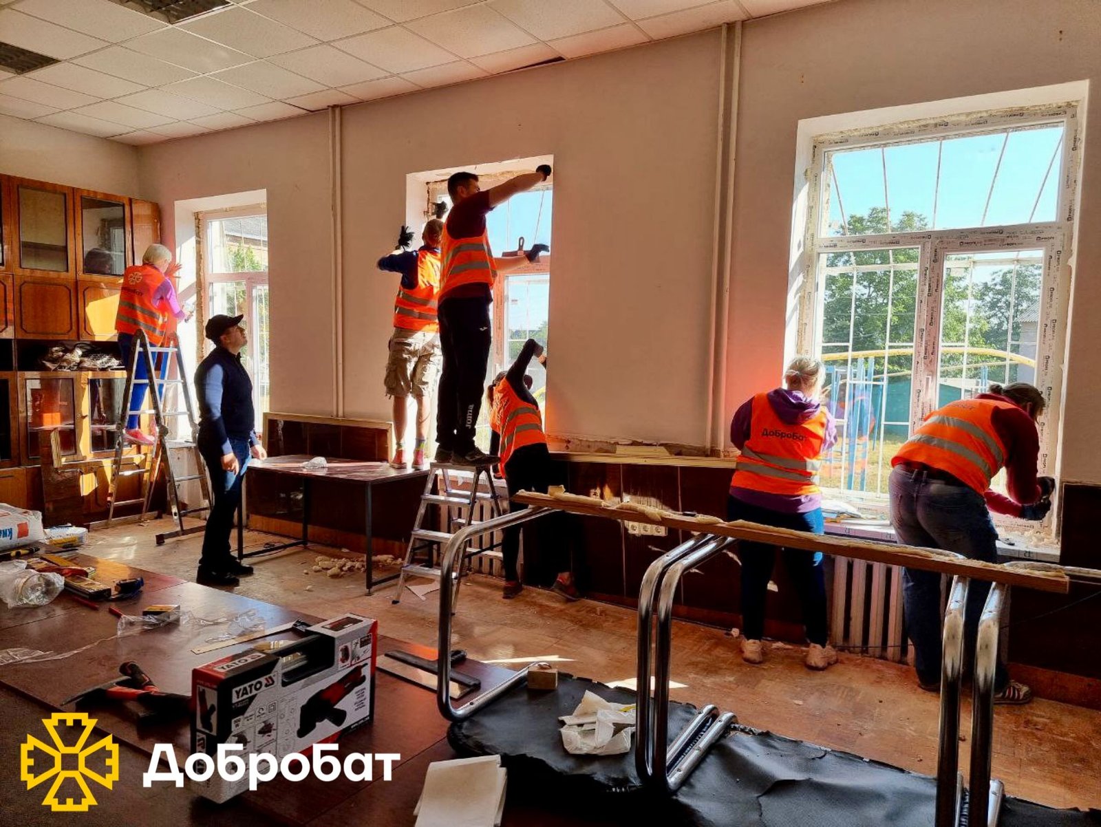 Понад 320 волонтерів долучилися до нагальної відбудови: звітуємо про тиждень у «Добробаті»