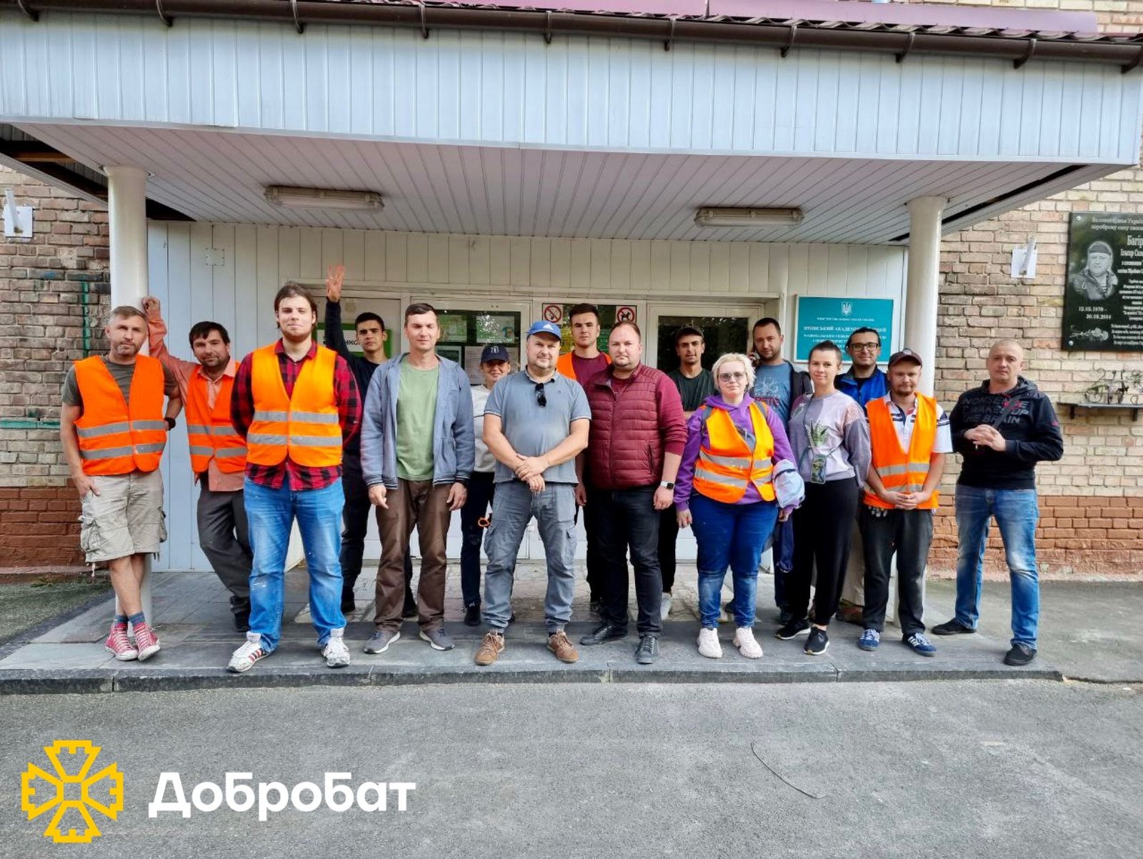 Понад 320 волонтерів долучилися до нагальної відбудови: звітуємо про тиждень у «Добробаті»