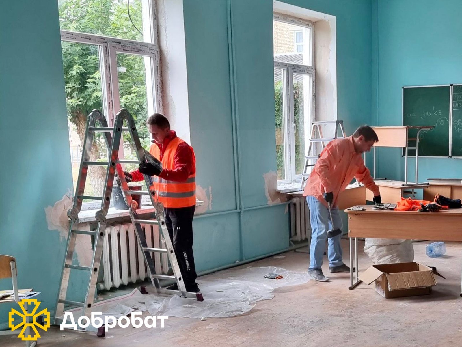 Volunteer construction battalion holds the reconstruction frontline: about 300 volunteers joined to help at the sites