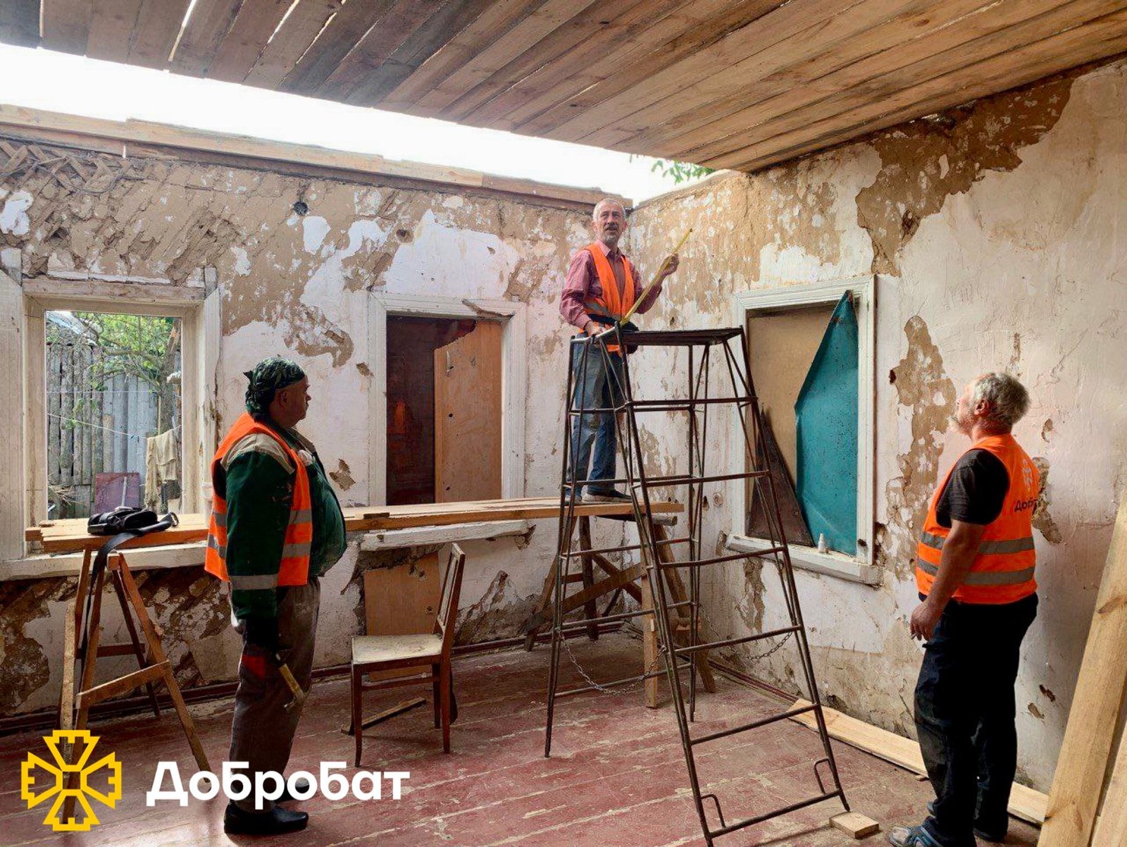 Volunteer construction battalion holds the reconstruction frontline: about 300 volunteers joined to help at the sites