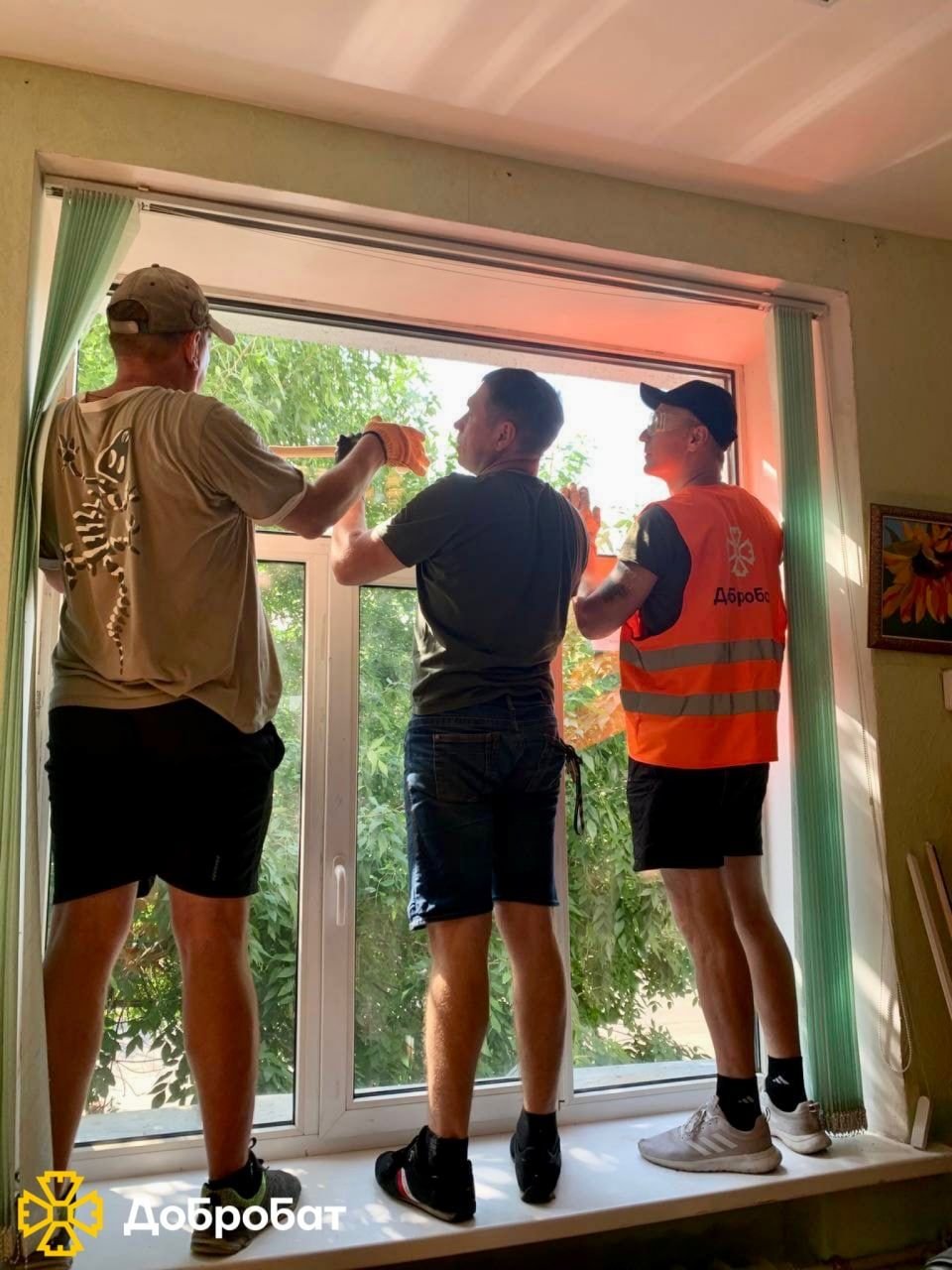 Єднаємося та відбудовуємо країну великою родиною «Добробату»: понад 450 волонтерів долучилися до нагального відновлення минулого тижня