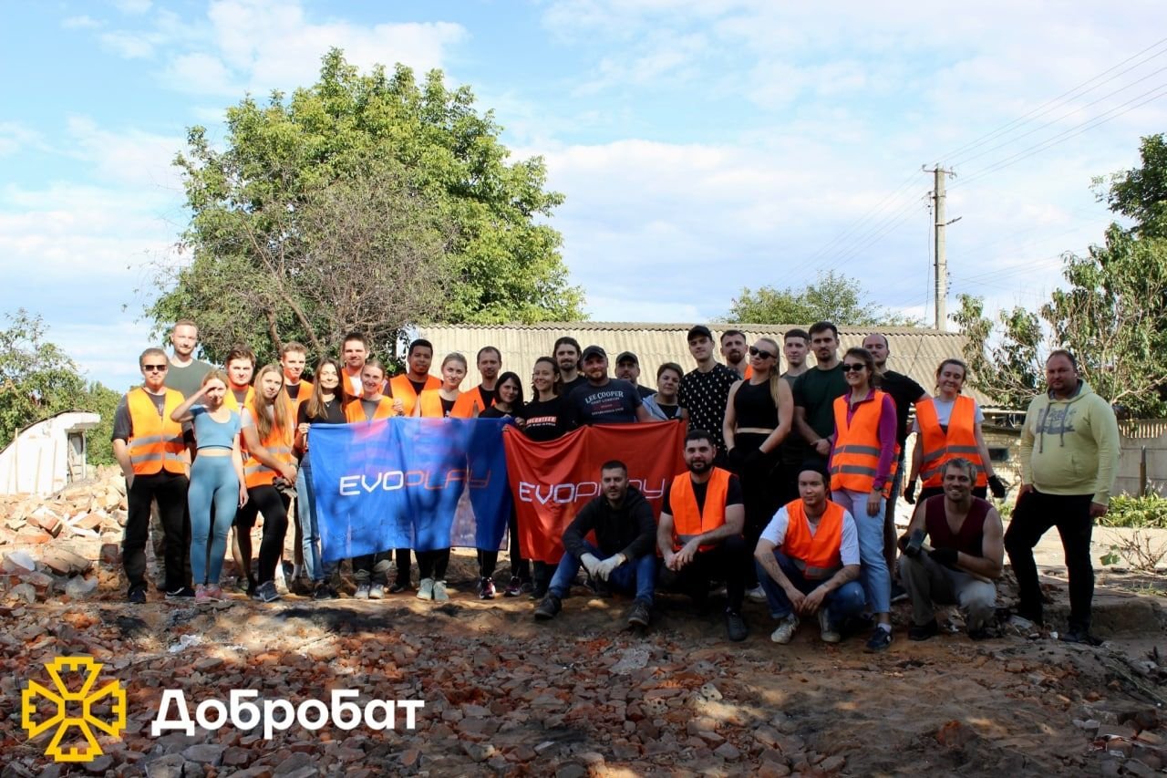 Єднаємося та відбудовуємо країну великою родиною «Добробату»: понад 450 волонтерів долучилися до нагального відновлення минулого тижня