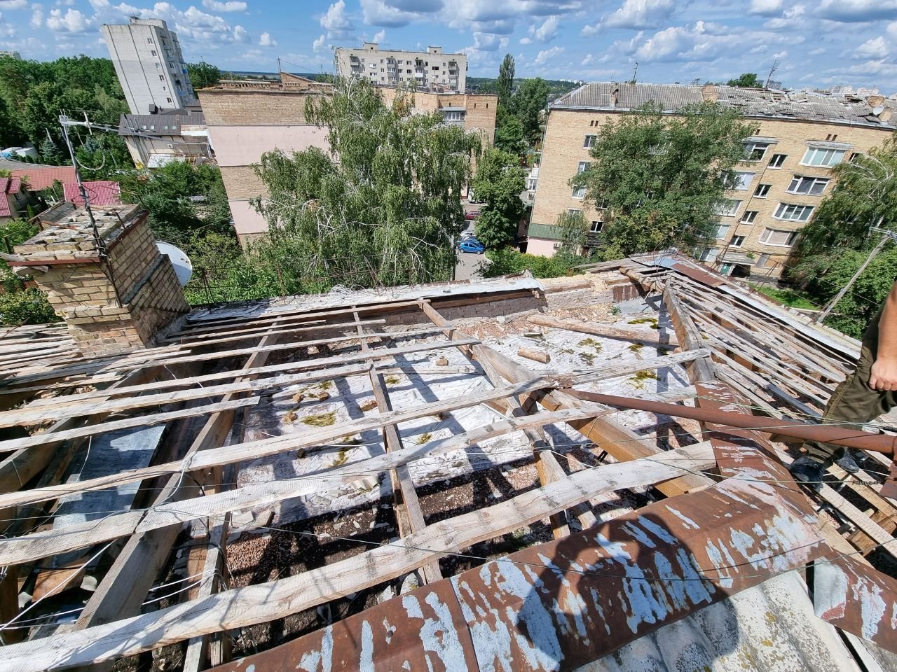 Пошкоджено 5-ти поверховий багатоквартирний будинок