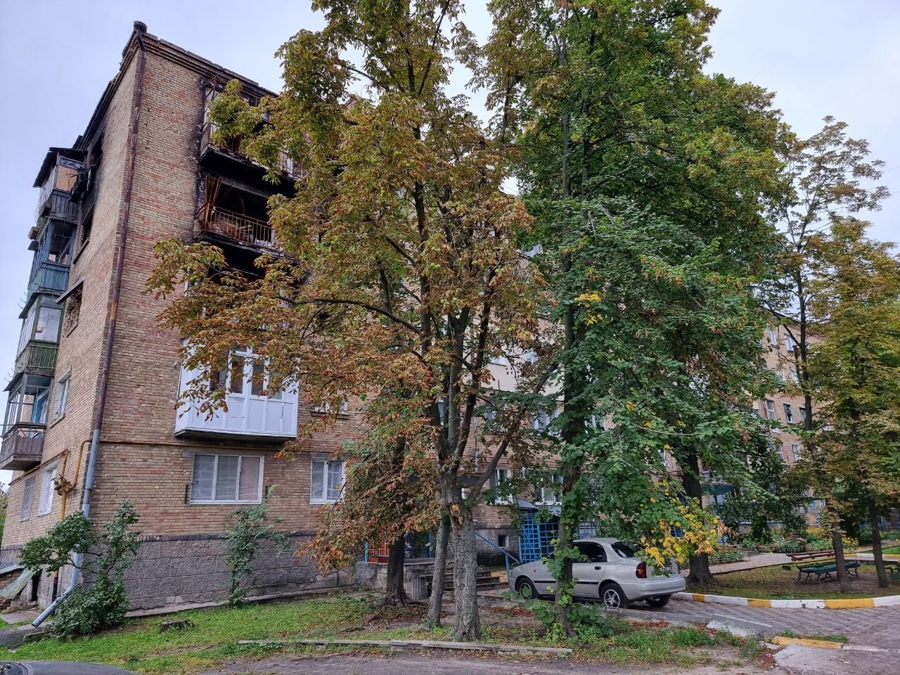 Зруйновано 5-ти поверховий багатоквартирний будинок.