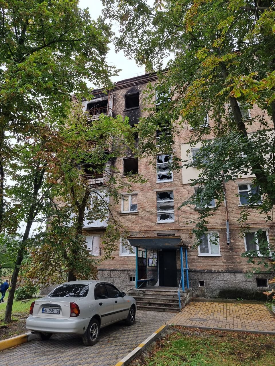 Зруйновано 5-ти поверховий багатоквартирний будинок.