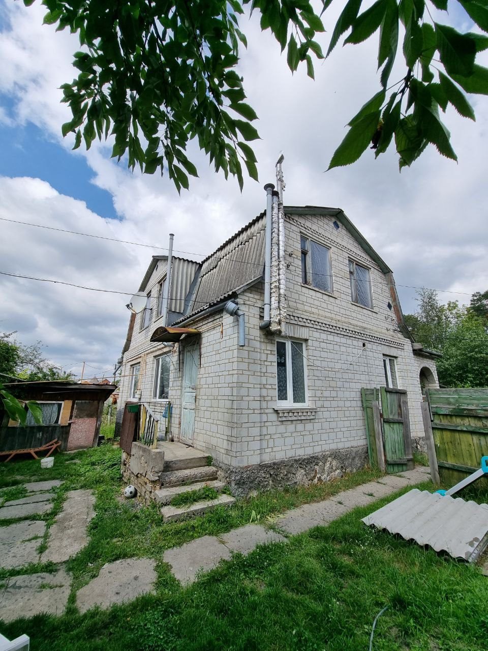 Пошкоджено приватний будинок.