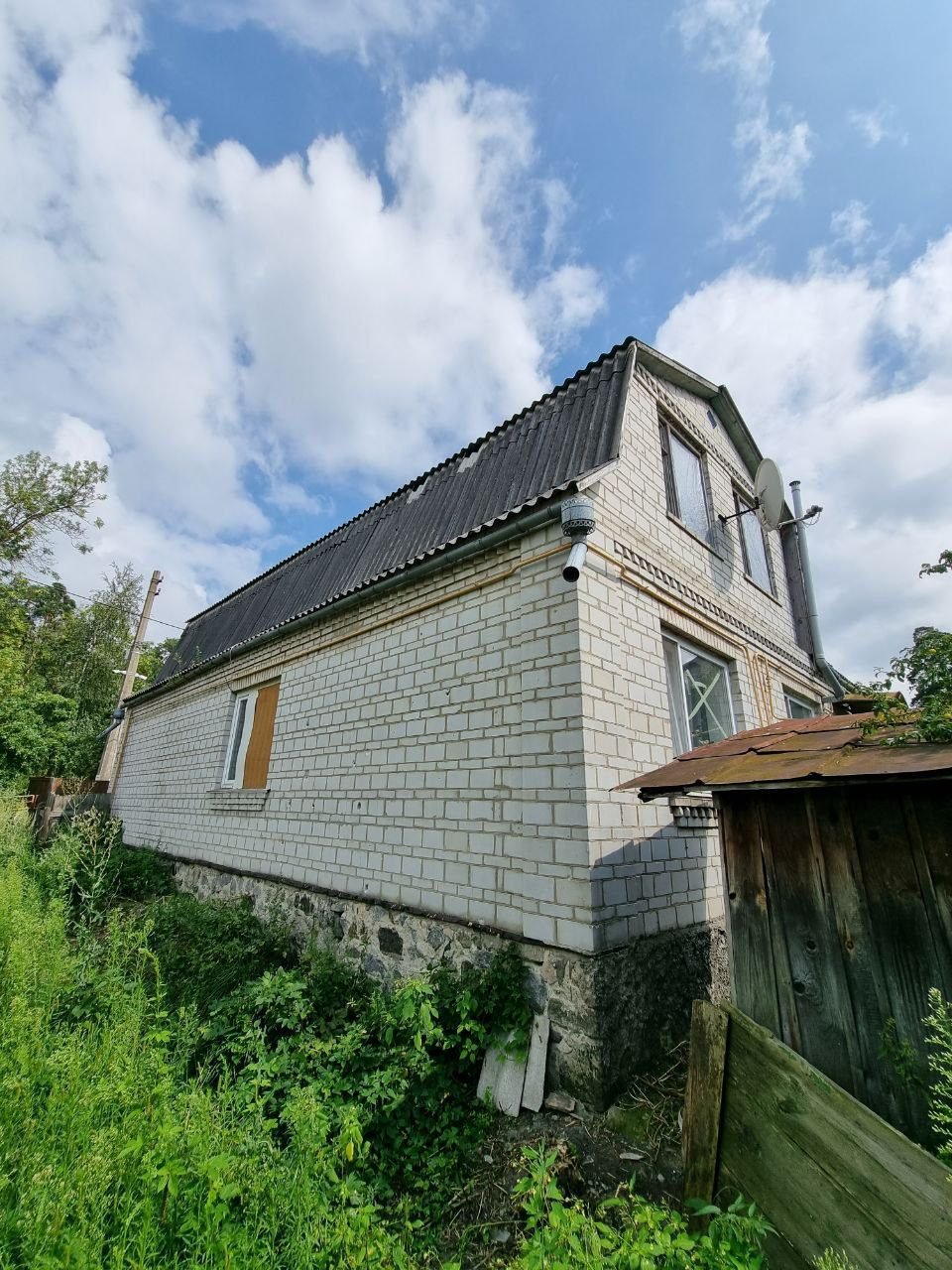 Пошкоджено приватний будинок.