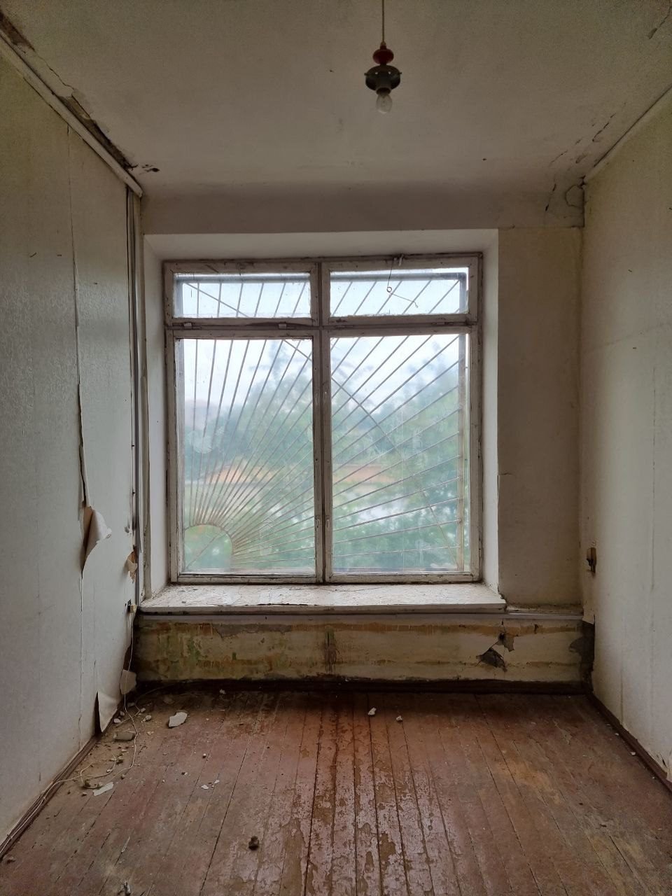 Пошкоджено будівлю в смт. Бородянка