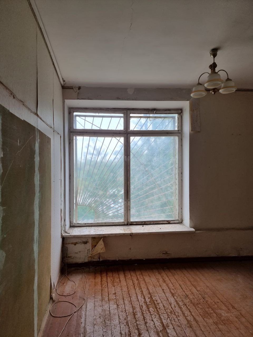 Пошкоджено будівлю в смт. Бородянка