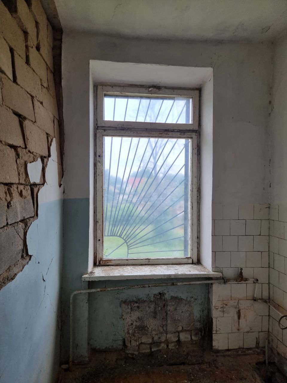 Пошкоджено будівлю в смт. Бородянка