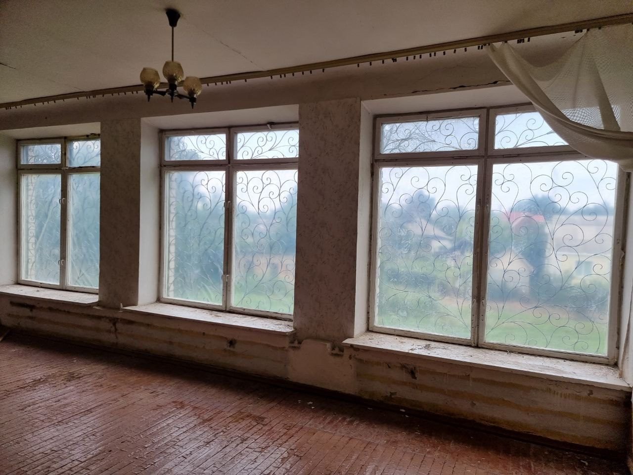 Пошкоджено будівлю в смт. Бородянка