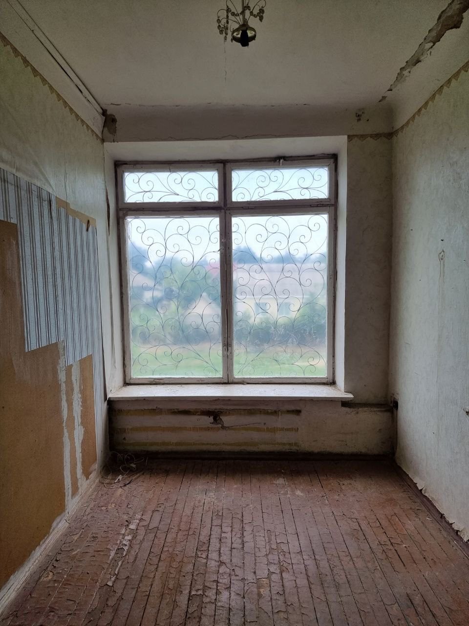 Пошкоджено будівлю в смт. Бородянка