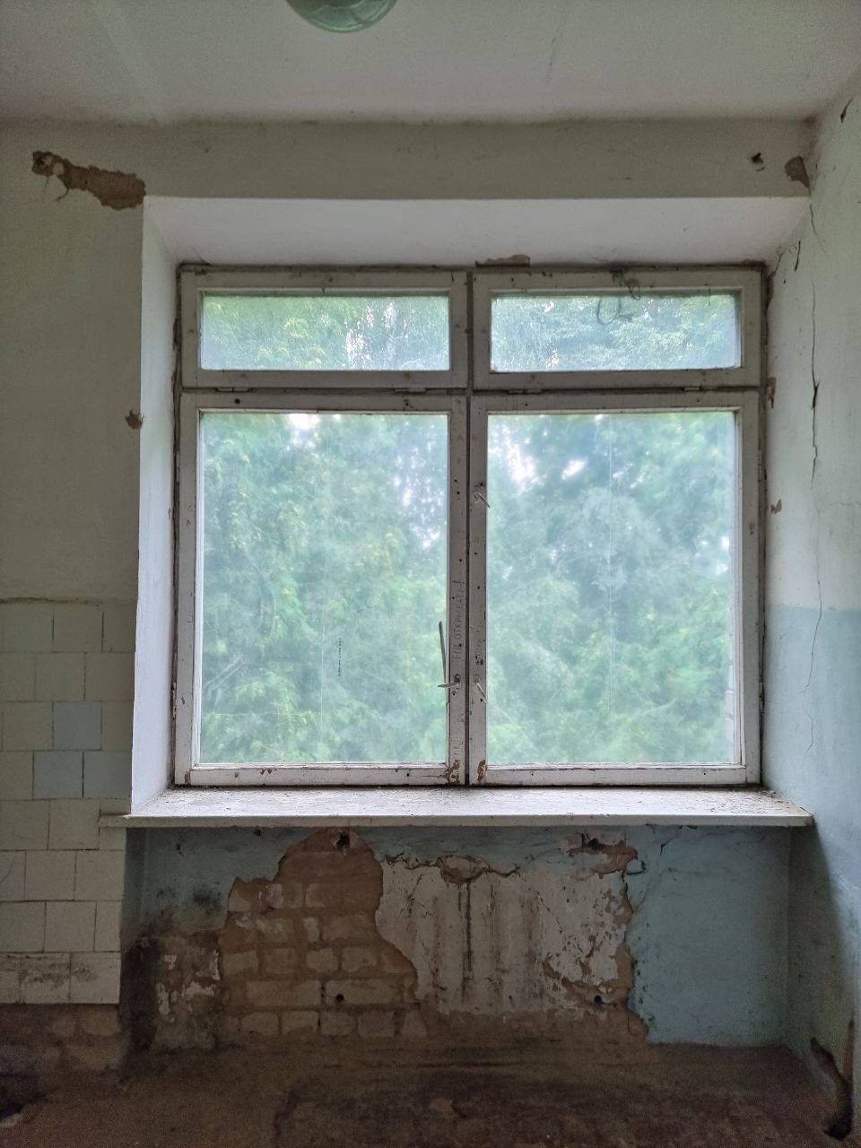 Пошкоджено будівлю в смт. Бородянка